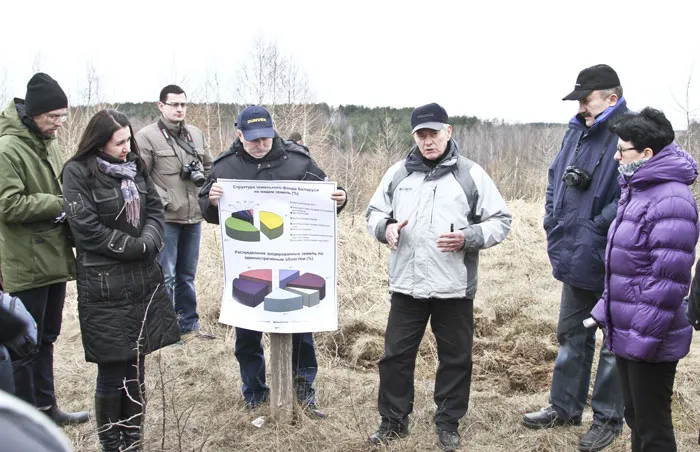  Зарубежных гостей знакомят с лесным хозяйством Беларуси. фото