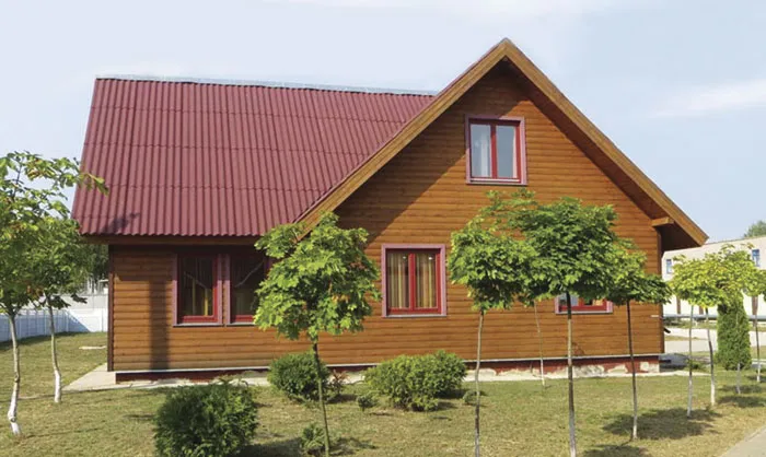 Специальная конструкция каркасно-­щитового дома позволяет уменьшить расход древесины. фото