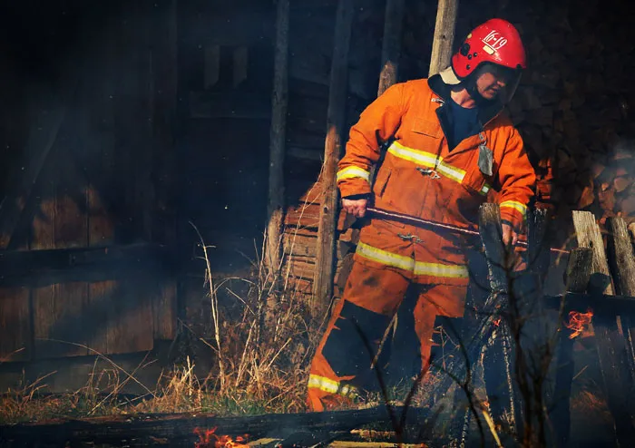 Борьба с огнем в д. Окольник. фото
