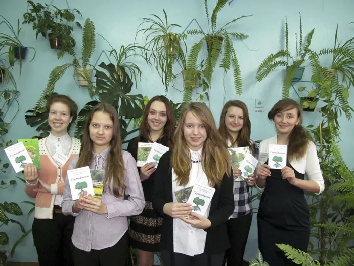 Выпускницы Республиканской школы актива юных лесоводов. фото