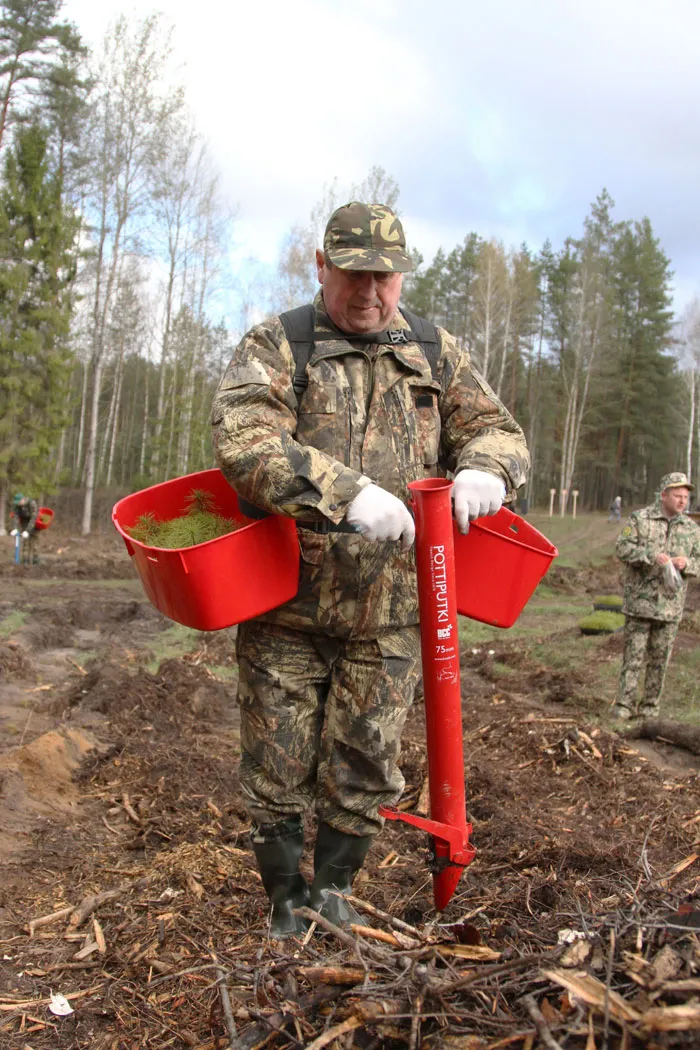 Михаил РУСЫЙ мастерски управляется с трубой Поттипутки. фото