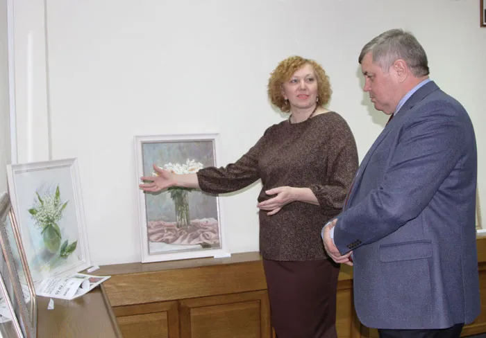 Министр Михаил АМЕЛЬЯНОВИЧ поддержал инициативу Елены САДЧЕНКО провести выставку творческих работ. фото