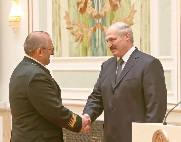 Александр Лукашенко вручил правительственные награды лучшим людям страны. фото