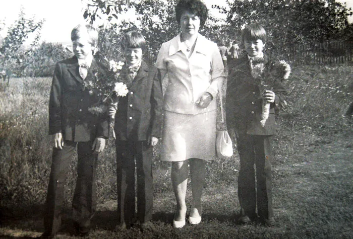 С мамой и старшим братом Владимиром, 1976 год. фото