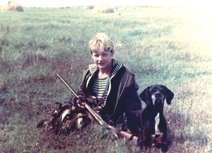 Юный охотник — сын Бориса Илларионовича Беляева Сергей. Луга реки Сож, август 1985 года. фото