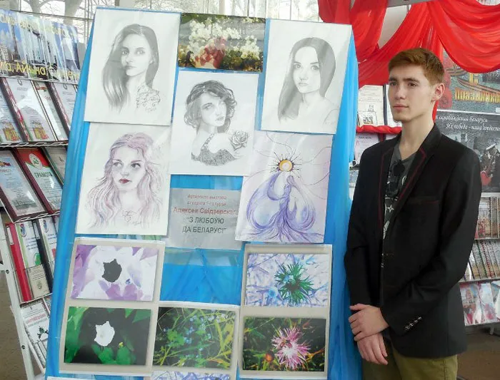 На выставке студент лесохозяйственного факультета представил свои рисунки и фотографии. фото