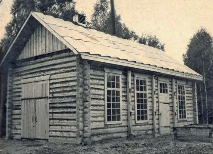 1960 г. Первое здание утильцеха в Вепринском лесничестве Чериковского лесхоза. фото