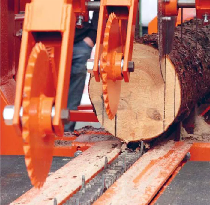 В 2019 году лесхозы объединения переработали 539,7 тыс. кубометров деловой древесины. Выпуск экспортной пилопродукции составил 59,6 % от общего объема их производства. фото