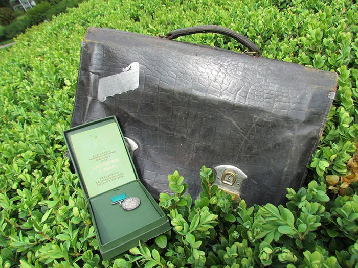 Этот черный кожаный портфель бережно хранят в Ивацевичском лесхозе уже не один десяток лет. фото