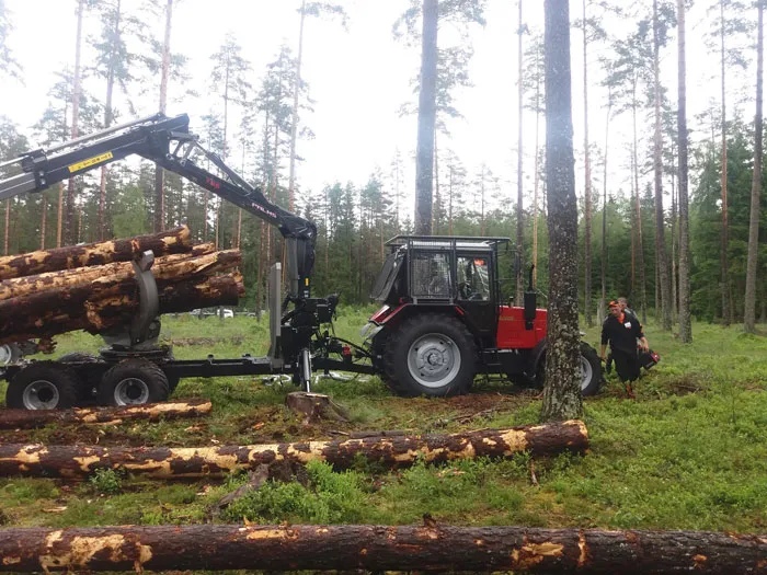  Польская фирма Kompania Lesna Sp.j. представила технику ОАО «МТЗ» «Беларус» на «ELMIA WOOD 2017». фото