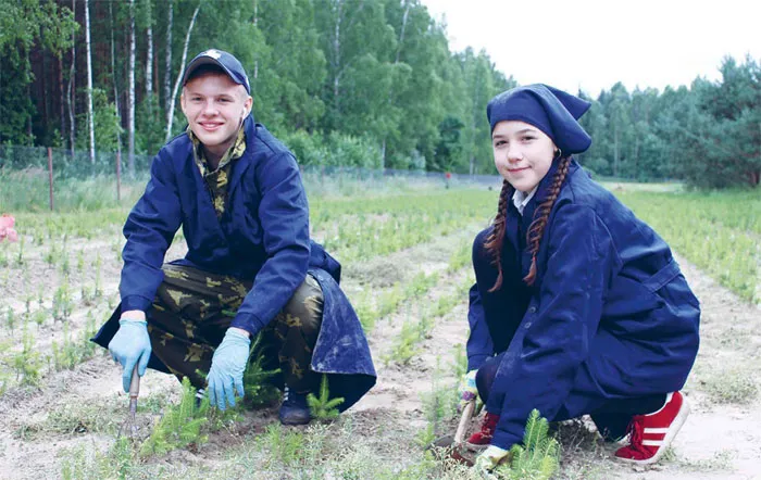 Юные волонтеры ГЛХУ «Белыничский лесхоз». фото