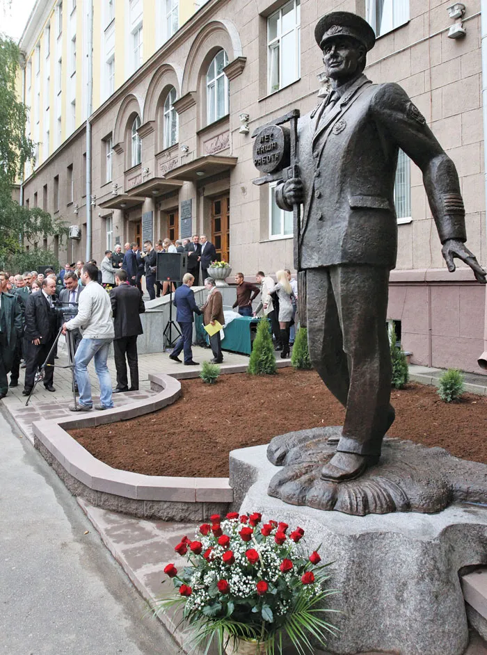  В БГТУ открыли скульптурный комплекс «Лесничий». фото