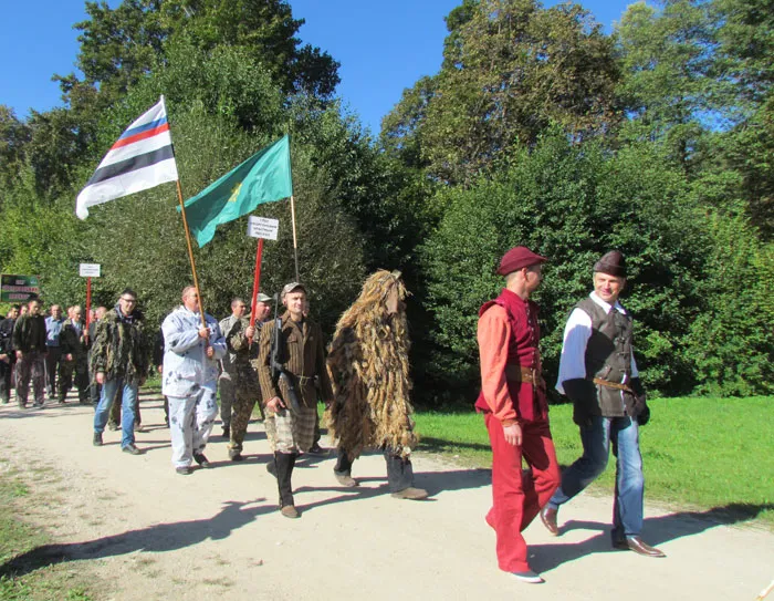 Торжественное шествие представителей лесхозов. фото