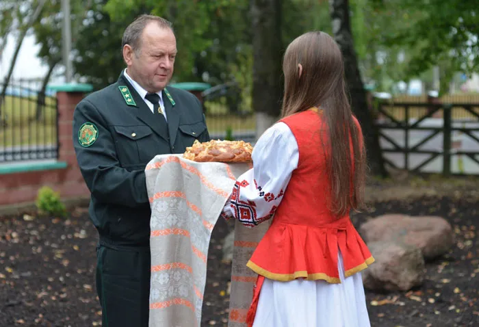 Гусарское лесничество встретило праздник в новом здании. фото