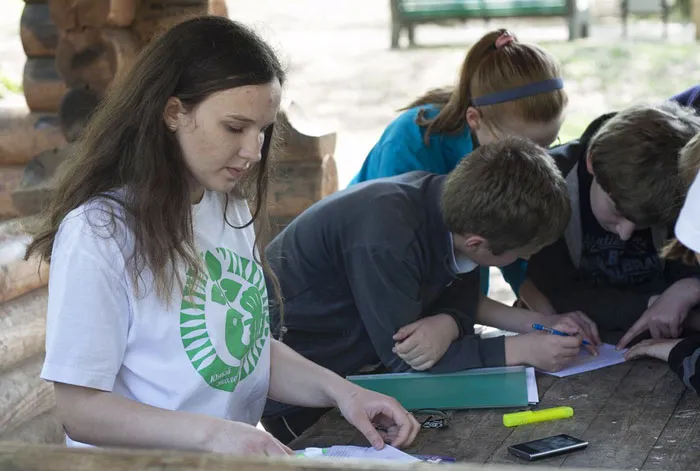 Гродненские школьники изучают флору и фауну лесопарка Румлёво. фото