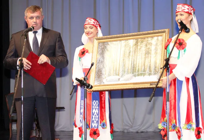От лица всех лесоводов родной вуз поздравил министр лесного хозяйства страны Михаил Амельянович. фото