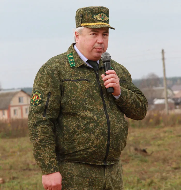 Сергей МАТЮШЕВСКИЙ благодарит военнослужащих за оказанную помощь. фото