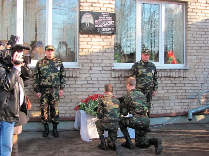 В Орше состоялась церемония открытия мемориальной доски, увековечивающей память Геннадия Равкова. фото