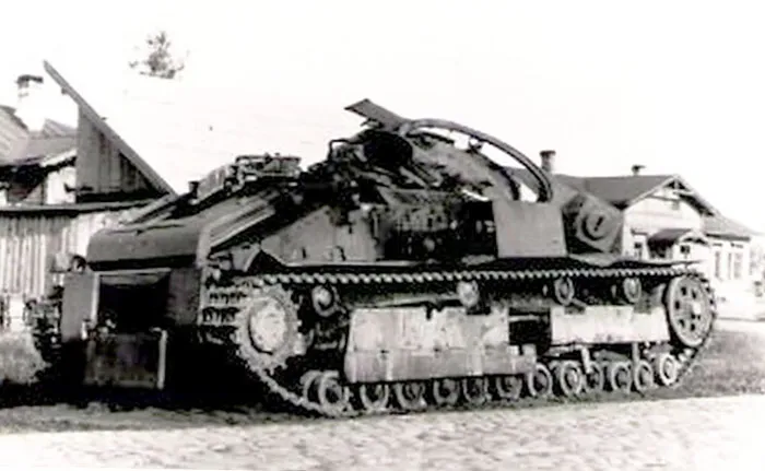 Подбитый танк Малько. фото