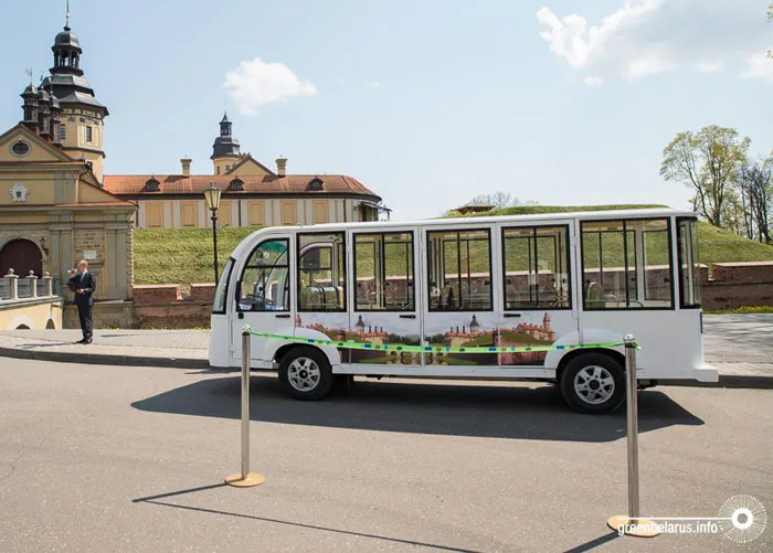 «Зеленый» транспорт в Несвижском дворцово-парковом комплексе Радзивиллов. фото