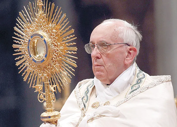 Навагодняе благаслаўленне на чатыры бакі свету ўдзяляе папа Францішак. фота