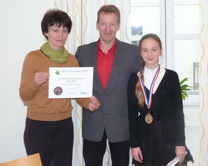Основатель проекта ENO Мика Ванханен с бронзовыми призерами. фото