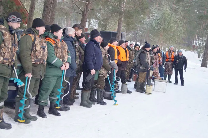 Соревнования по подледному лову рыбы прошли на базе ГЛХУ «Скидельский лесхоз». фото