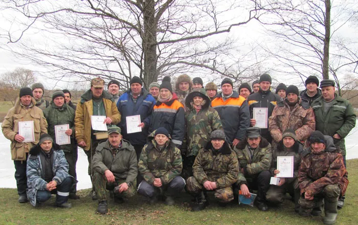 ГЛХУ «Чериковский лесхоз» провело соревнования по зимнему лову рыбы. фото